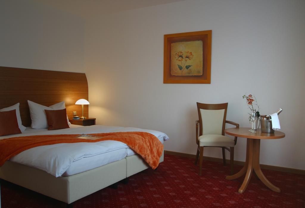 Hotel Zur Pfalz Kandel Eksteriør bilde